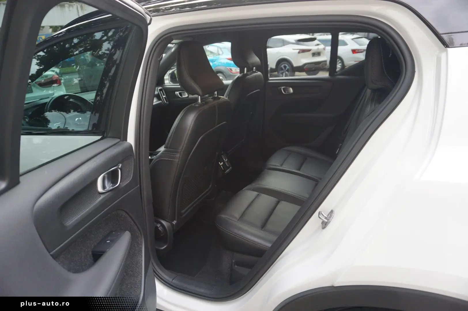 VOLVO XC40 T3 R Design Geartronic SHZ KAM NAVI APP