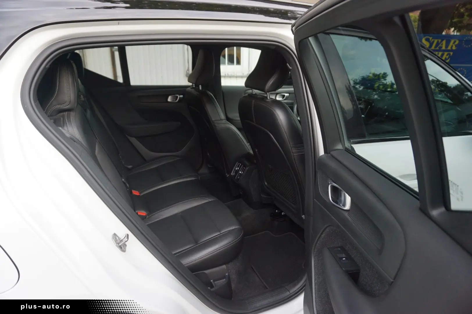 VOLVO XC40 T3 R Design Geartronic SHZ KAM NAVI APP