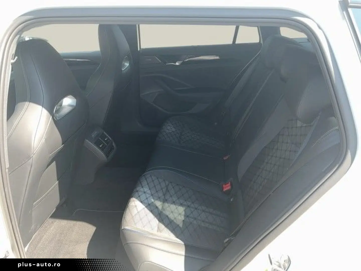 VW Passat Variant 2.0 TDI DSG R-line