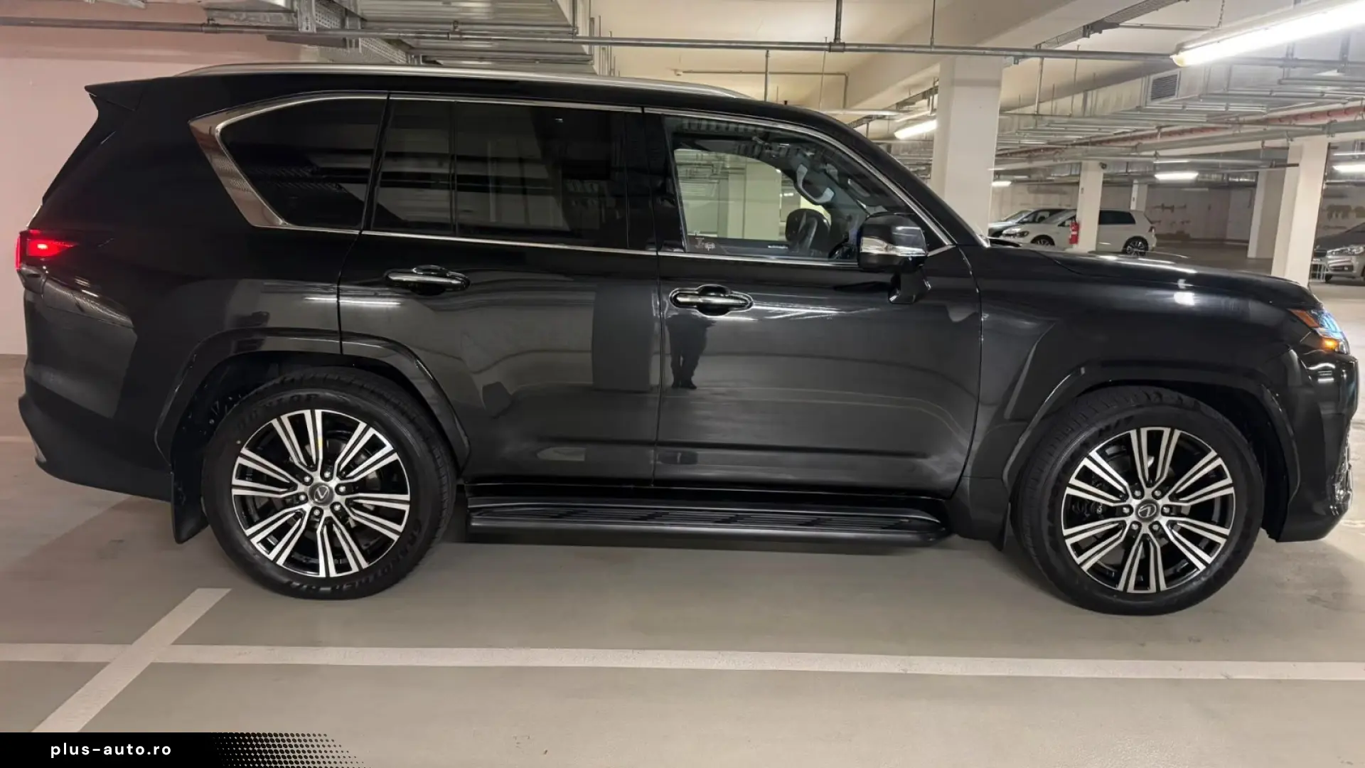 LEXUS LX 600   7 LOCURI • MARK LEVINSON