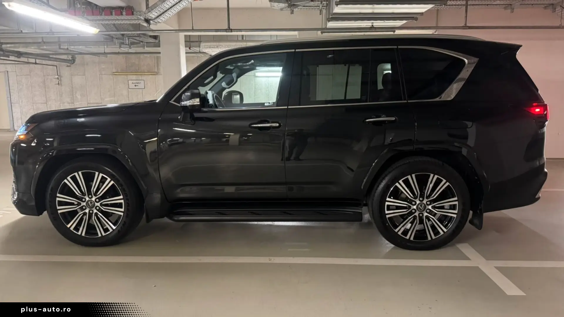 LEXUS LX 600   7 LOCURI • MARK LEVINSON