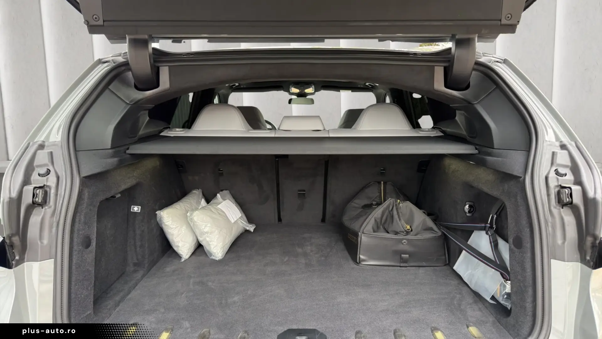 BMW XM 50E  Bowers&Wilkins