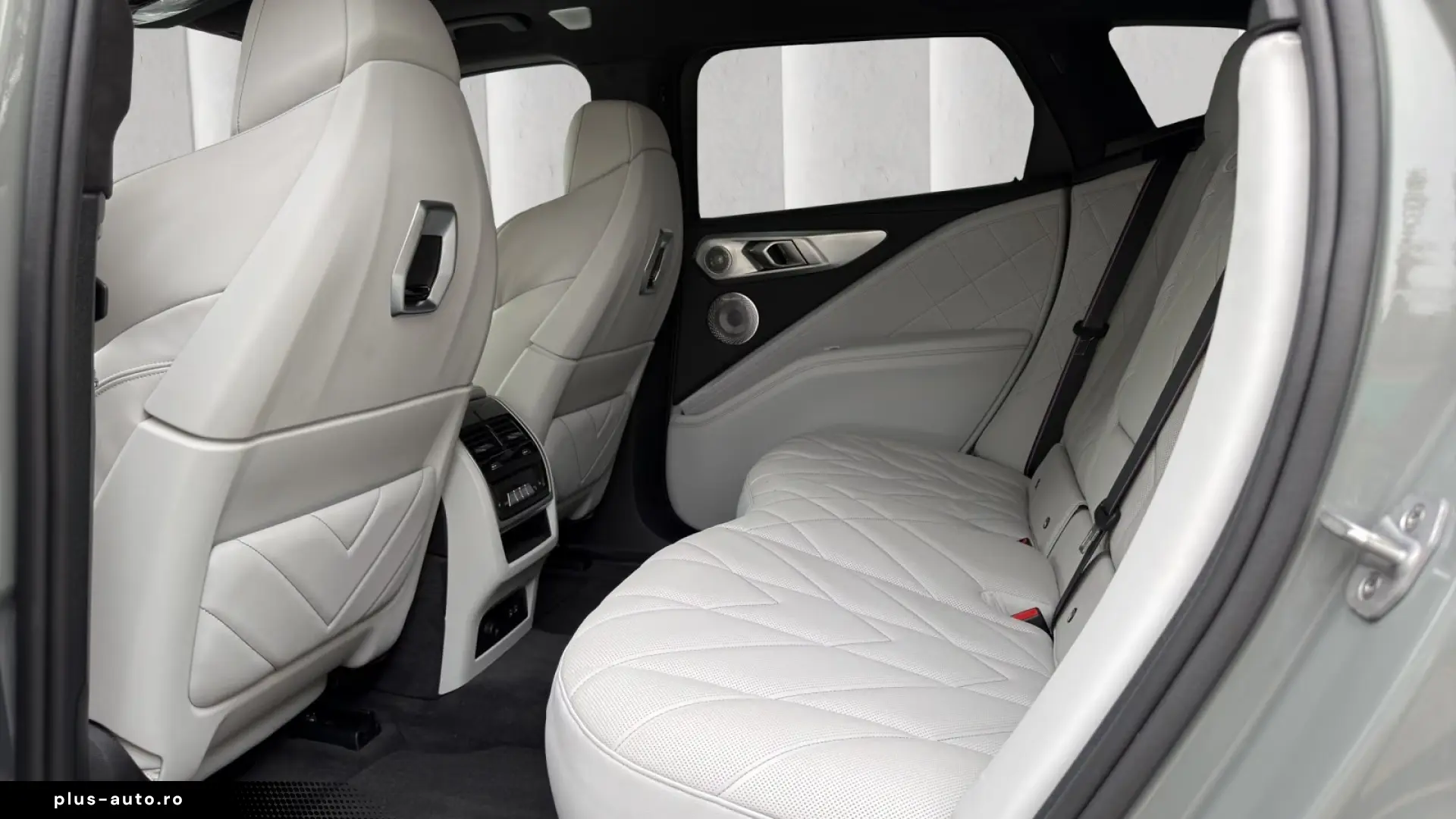 BMW XM 50E  Bowers&Wilkins