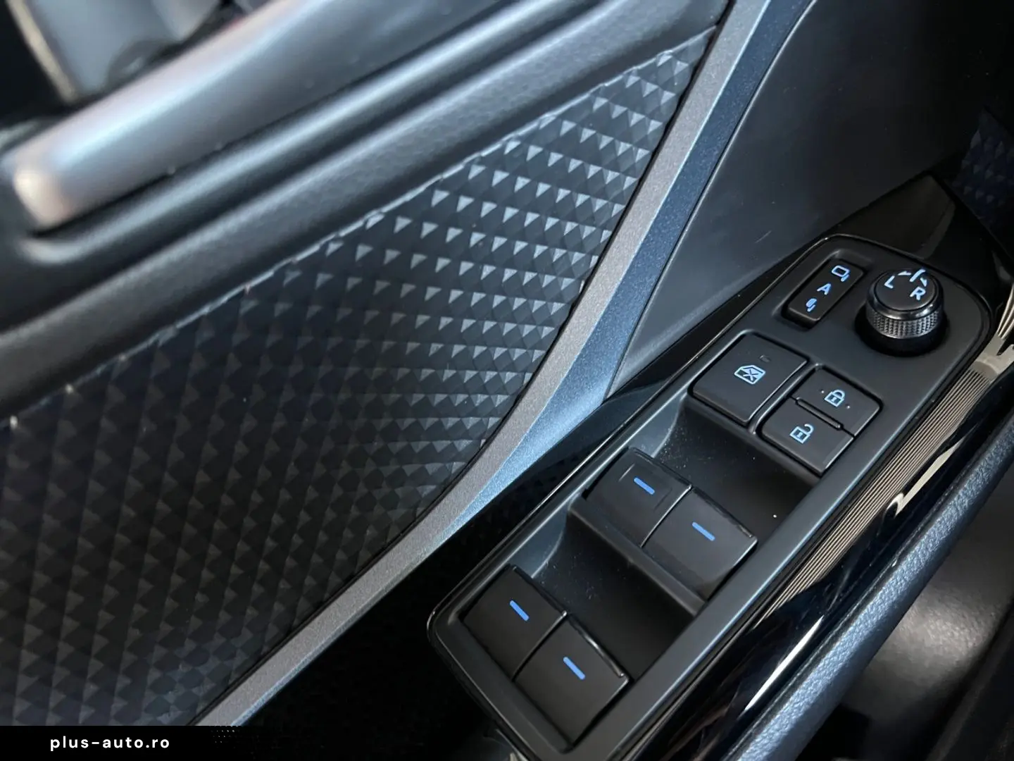 TOYOTA C-HR 1.8 Hybrid Team D  LED CarPlay ACC CAM SHZ