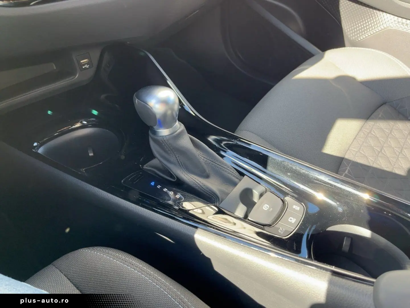 TOYOTA C-HR 1.8 Hybrid Team D Navi ACC KAM SHZ DAB