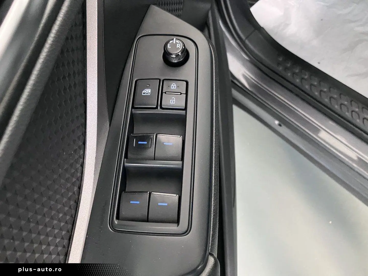 TOYOTA C-HR 1.8 Hybrid Flow - LED  Kamera  Sitzh.