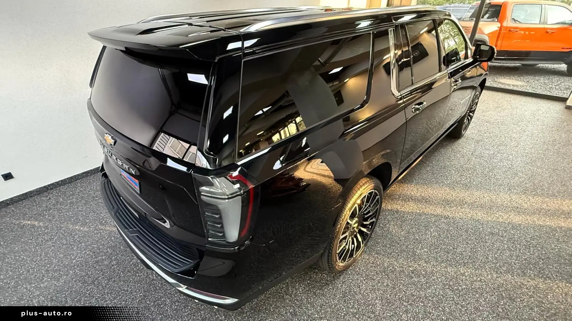 Chevrolet Suburban High Country 6.2 V8 426 CP 4x4