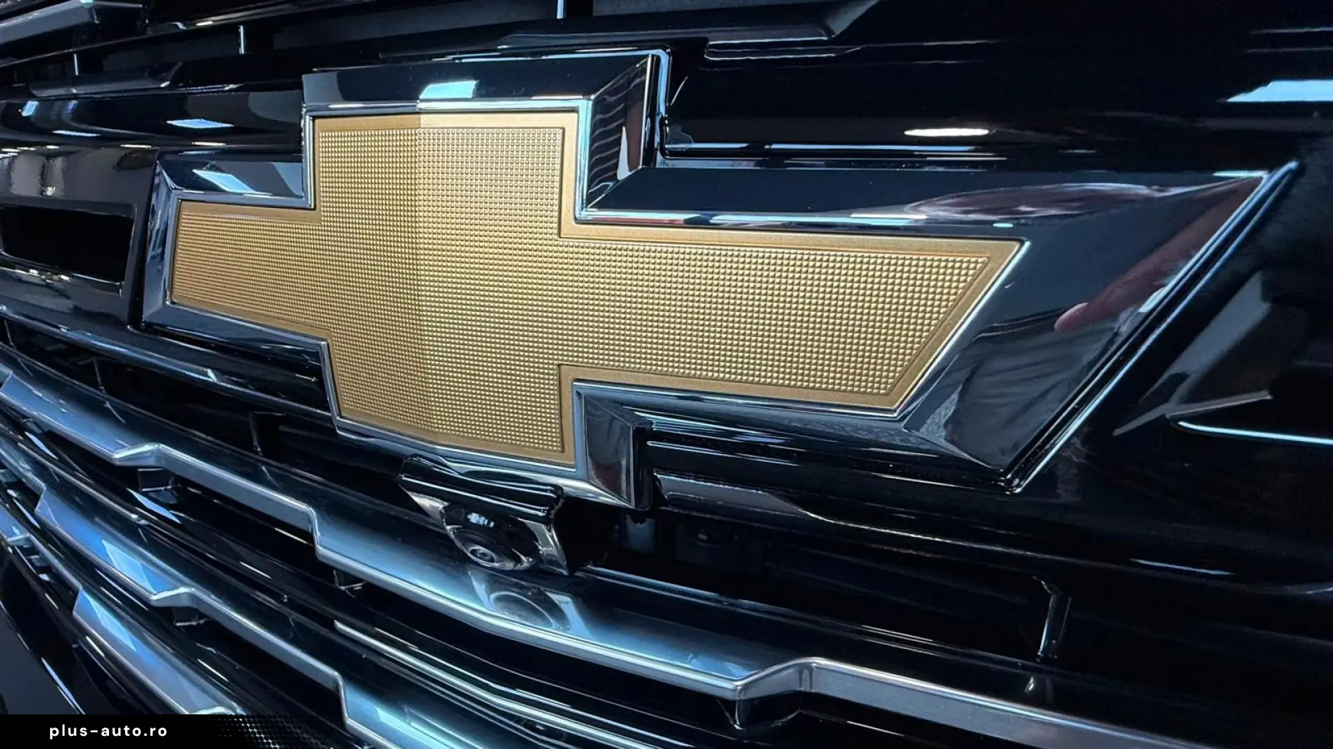 Chevrolet Suburban High Country 6.2 V8 426 CP 4x4