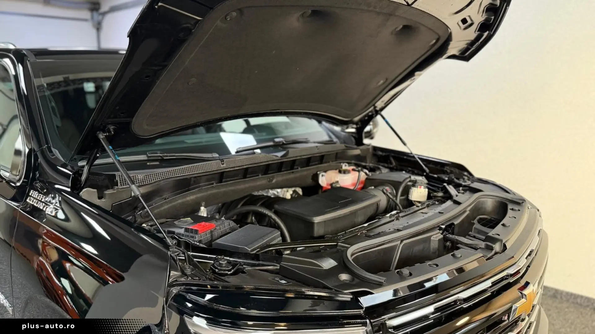 Chevrolet Suburban High Country 6.2 V8 426 CP 4x4