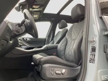 BMW X5 xDrive40d    M-Sport Pro Aktivlenk AHK Pano-D
