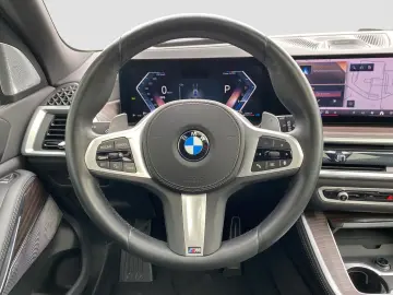 BMW X5 xDrive40d    M-Sport Pro Aktivlenk AHK Pano-D