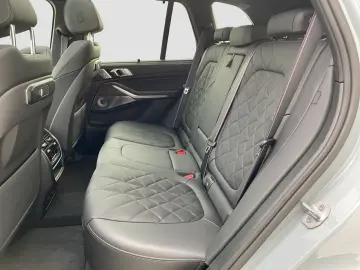 BMW X5 xDrive40d    M-Sport Pro Aktivlenk AHK Pano-D
