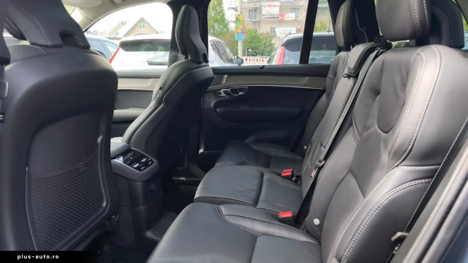 VOLVO XC90 T8 RECHARGE ULTRA BRIGHT MASSAGE