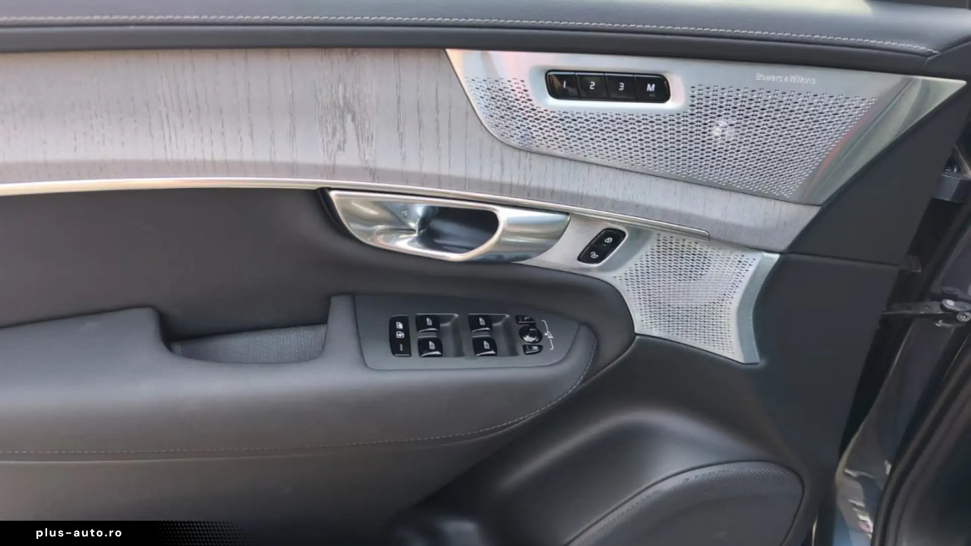 VOLVO XC90 T8 RECHARGE ULTRA BRIGHT MASSAGE