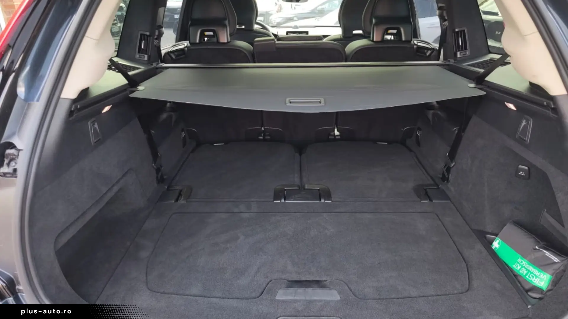 VOLVO XC90 T8 RECHARGE ULTRA BRIGHT MASSAGE