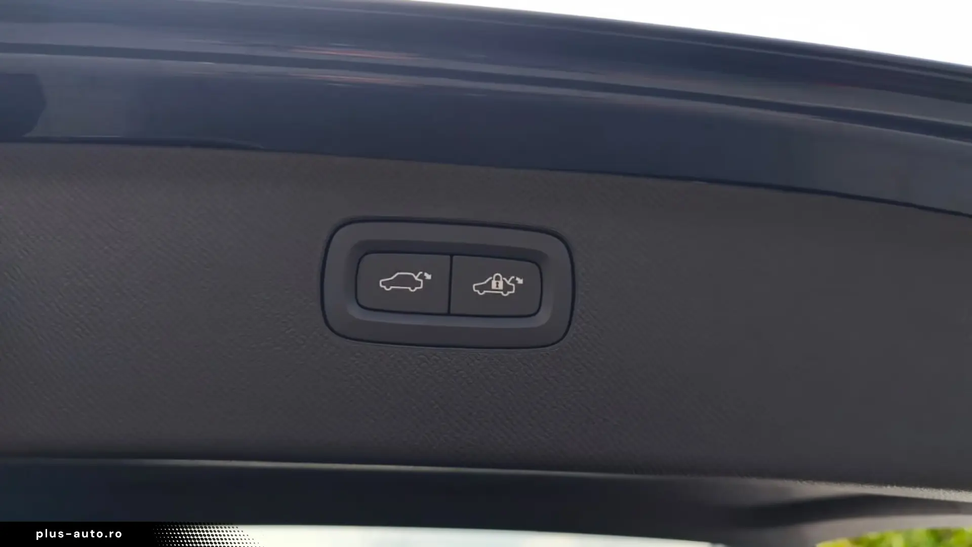 VOLVO XC90 T8 RECHARGE ULTRA BRIGHT MASSAGE
