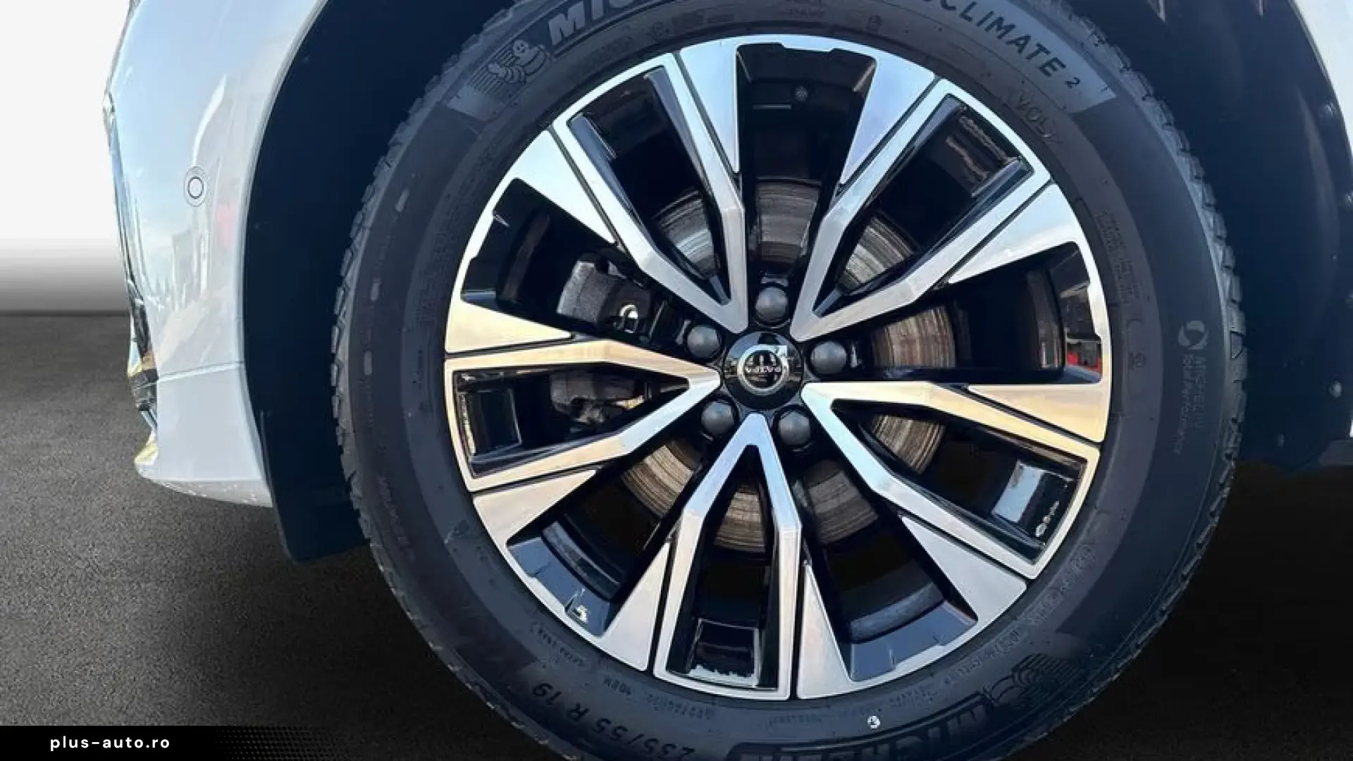 VOLVO XC60 B5 AWD PLUS DARK HUD • 360  • AHK