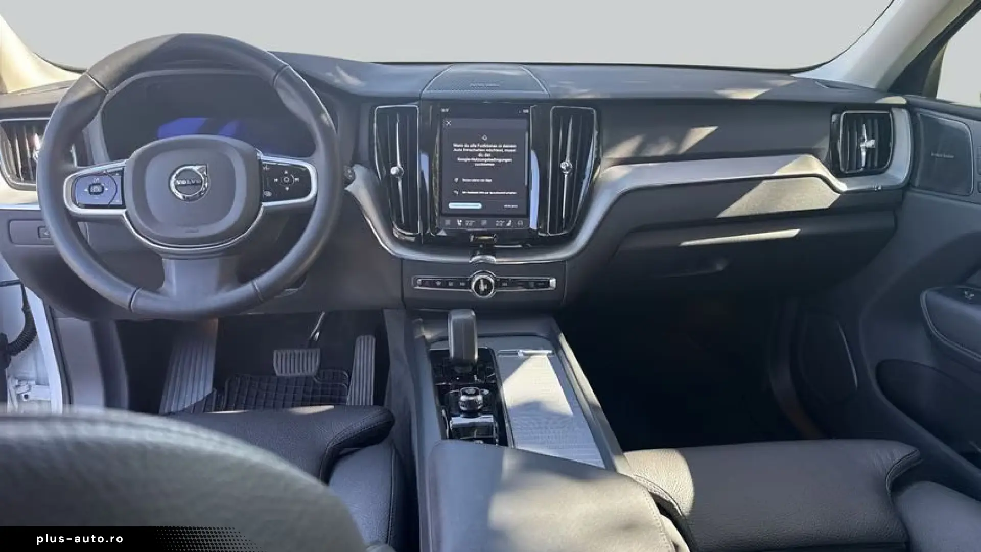 VOLVO XC60 B5 AWD PLUS DARK HUD • 360  • AHK