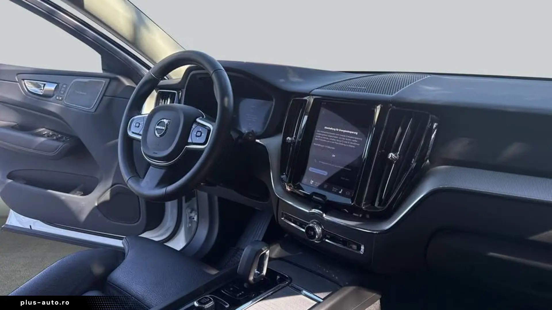 VOLVO XC60 B5 AWD PLUS DARK HUD • 360  • AHK