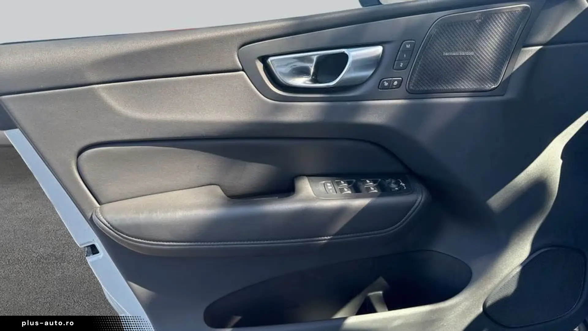 VOLVO XC60 B5 AWD PLUS DARK HUD • 360  • AHK