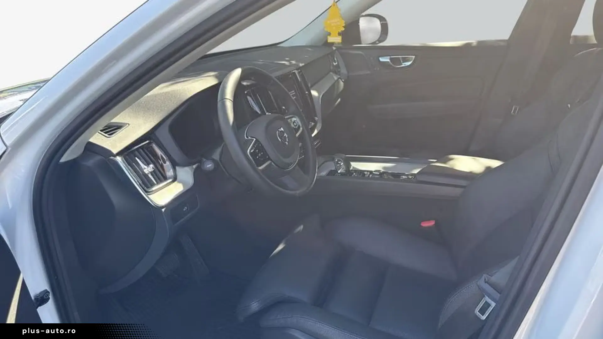 VOLVO XC60 B5 AWD PLUS DARK HUD • 360  • AHK