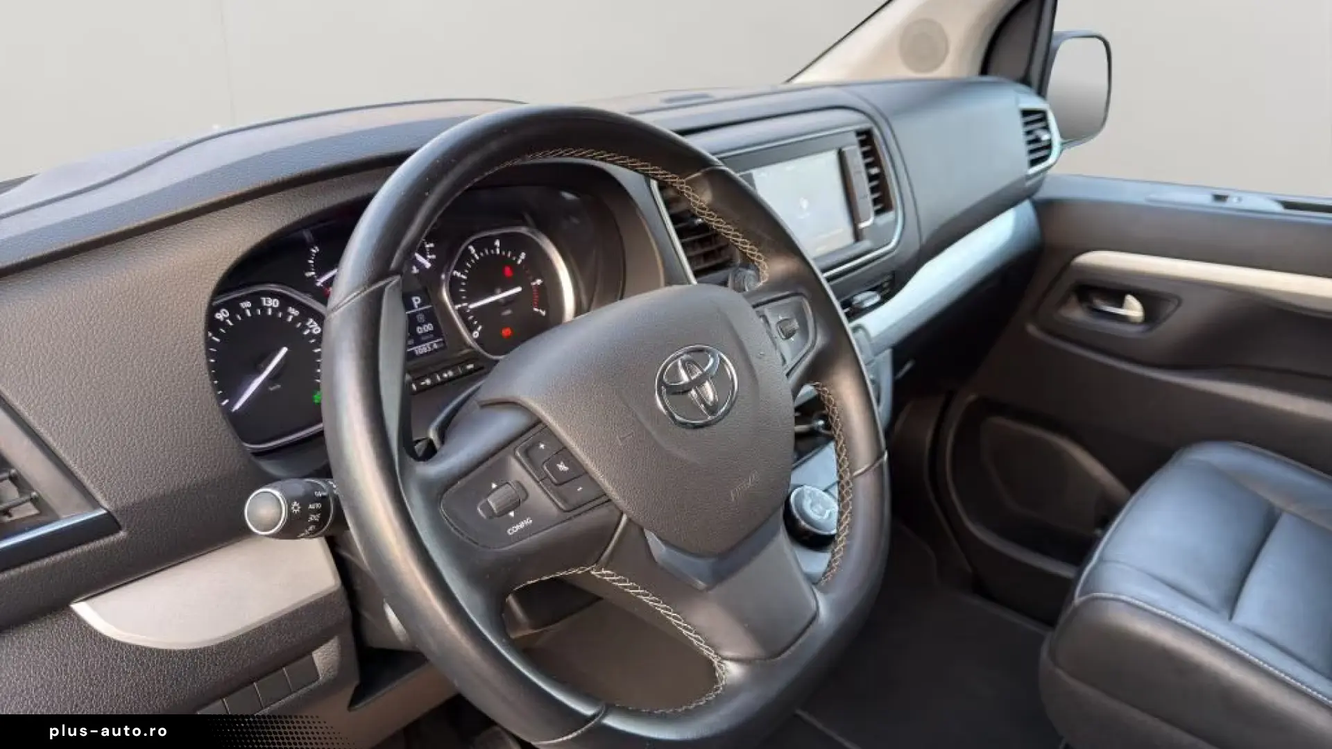 TOYOTA PROACE VERSO EXECUTIVE   7 LOCURI • SKYVIEW