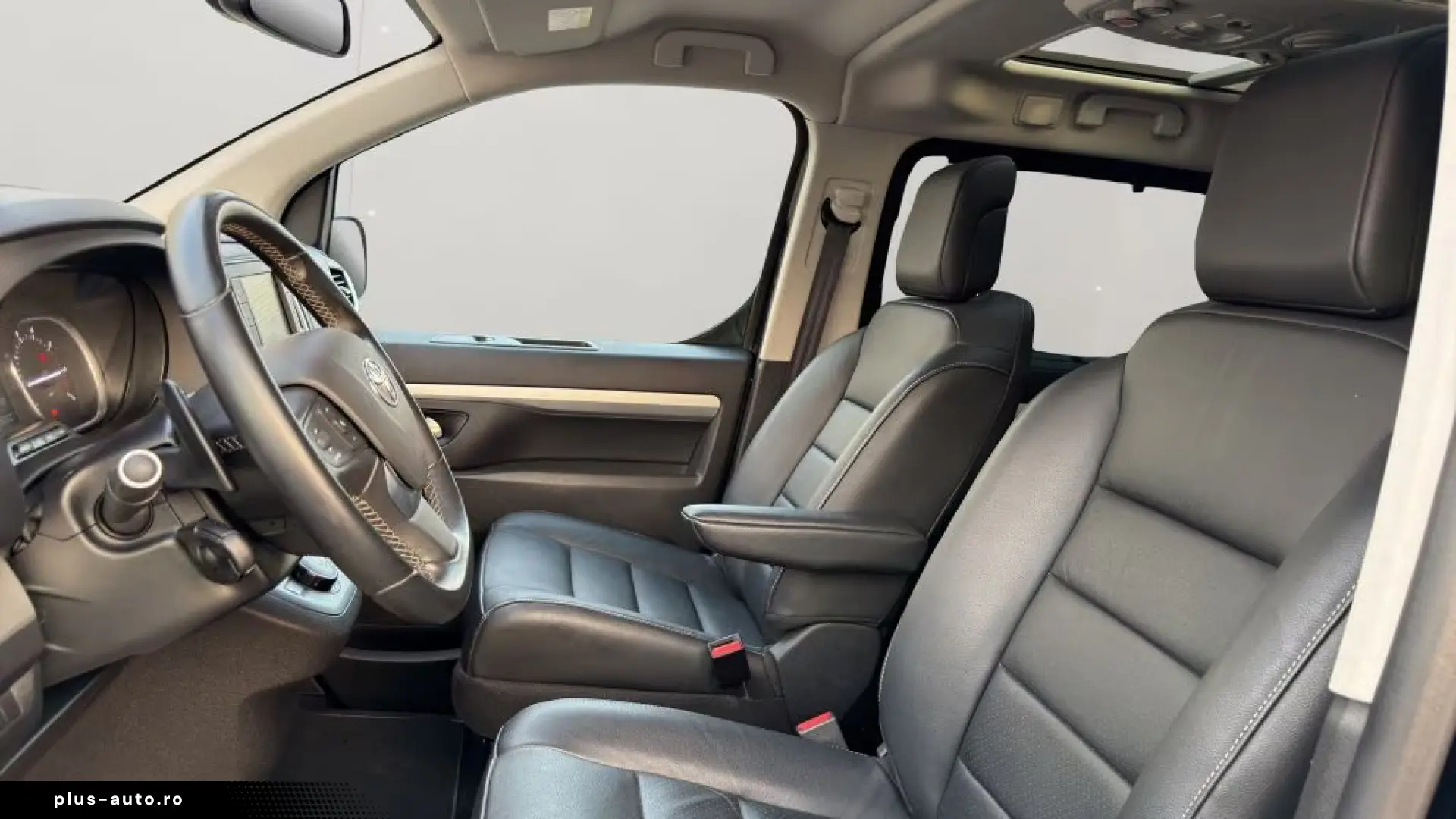 TOYOTA PROACE VERSO EXECUTIVE   7 LOCURI • SKYVIEW