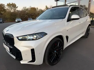 BMW X5 40d M Sport HUD 22  AHK Pano Leder Shadow