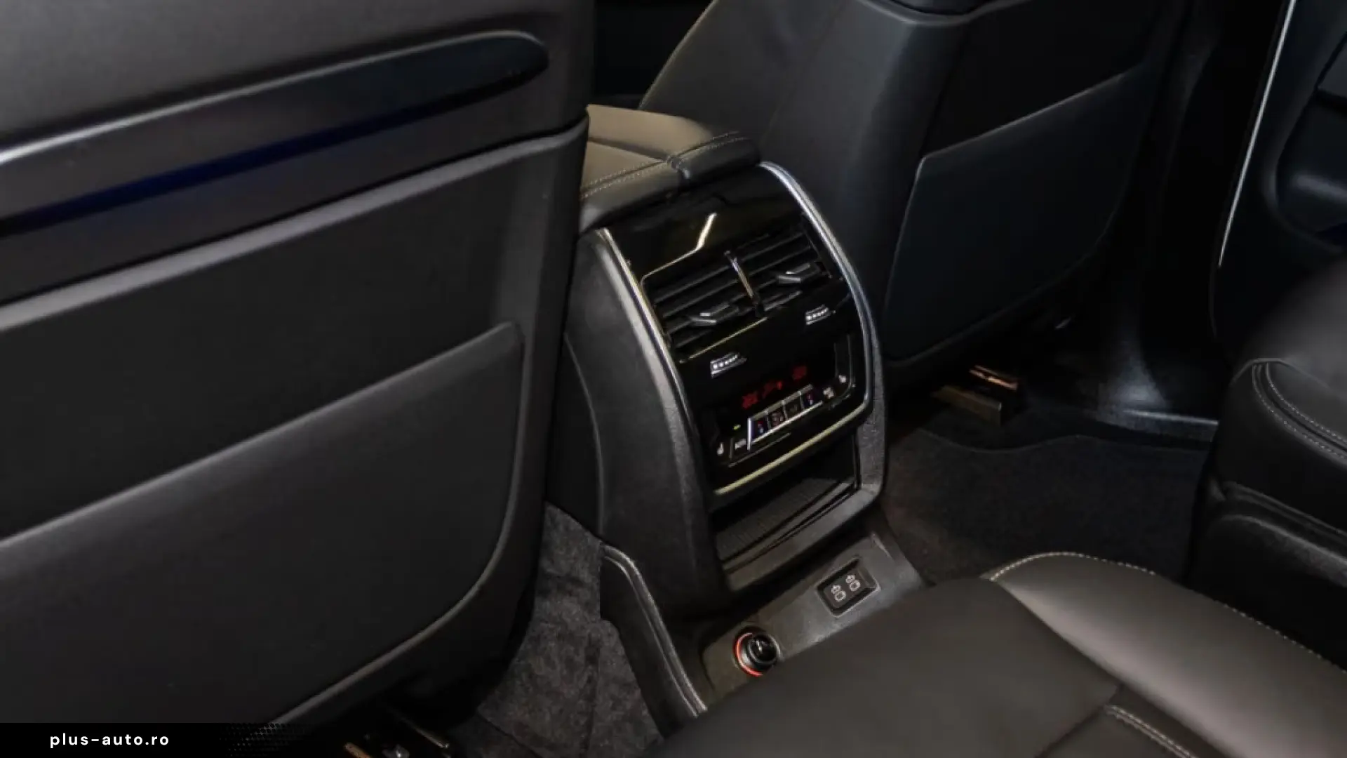 BMW X7 xDrive40i M SPORT   SKY LOUNGE • SOFT CLOSE