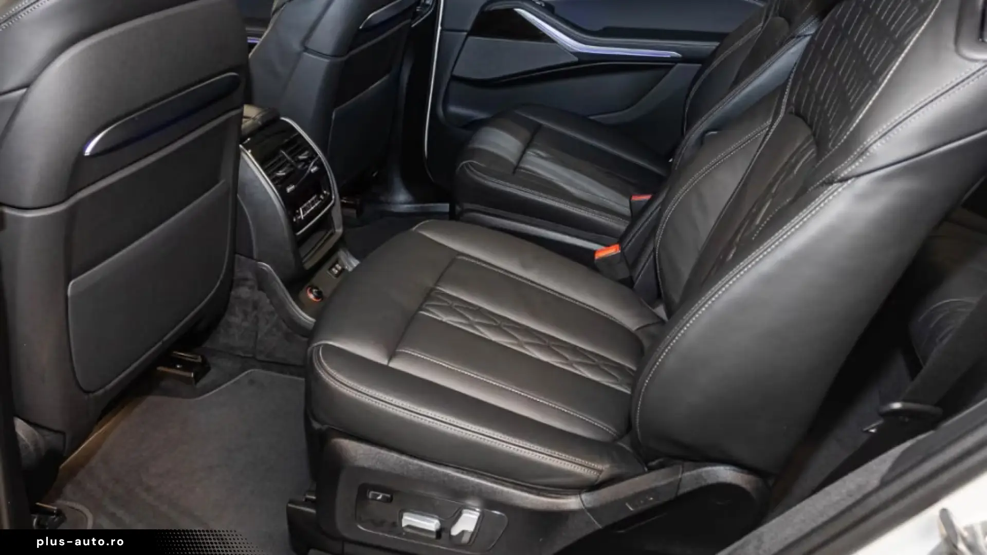 BMW X7 xDrive40i M SPORT   SKY LOUNGE • SOFT CLOSE