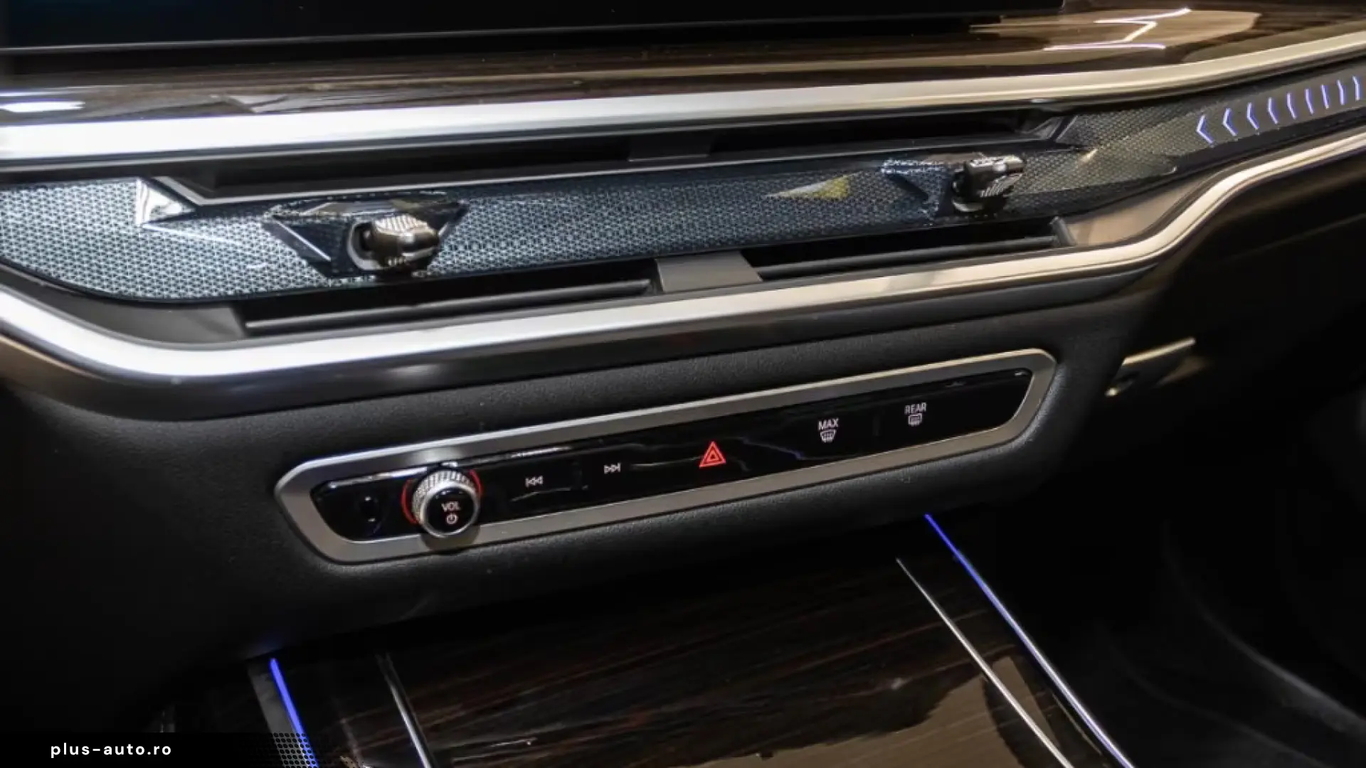 BMW X7 xDrive40i M SPORT   SKY LOUNGE • SOFT CLOSE