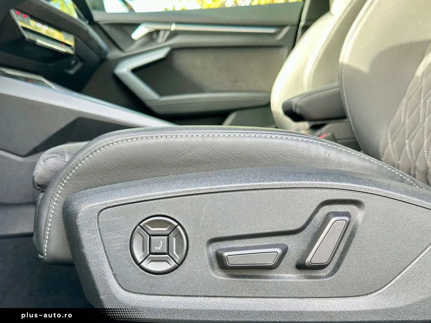 AUDI S3 Limousine qu. BLACK PANO AKRAPOVIC HuD KAMERA