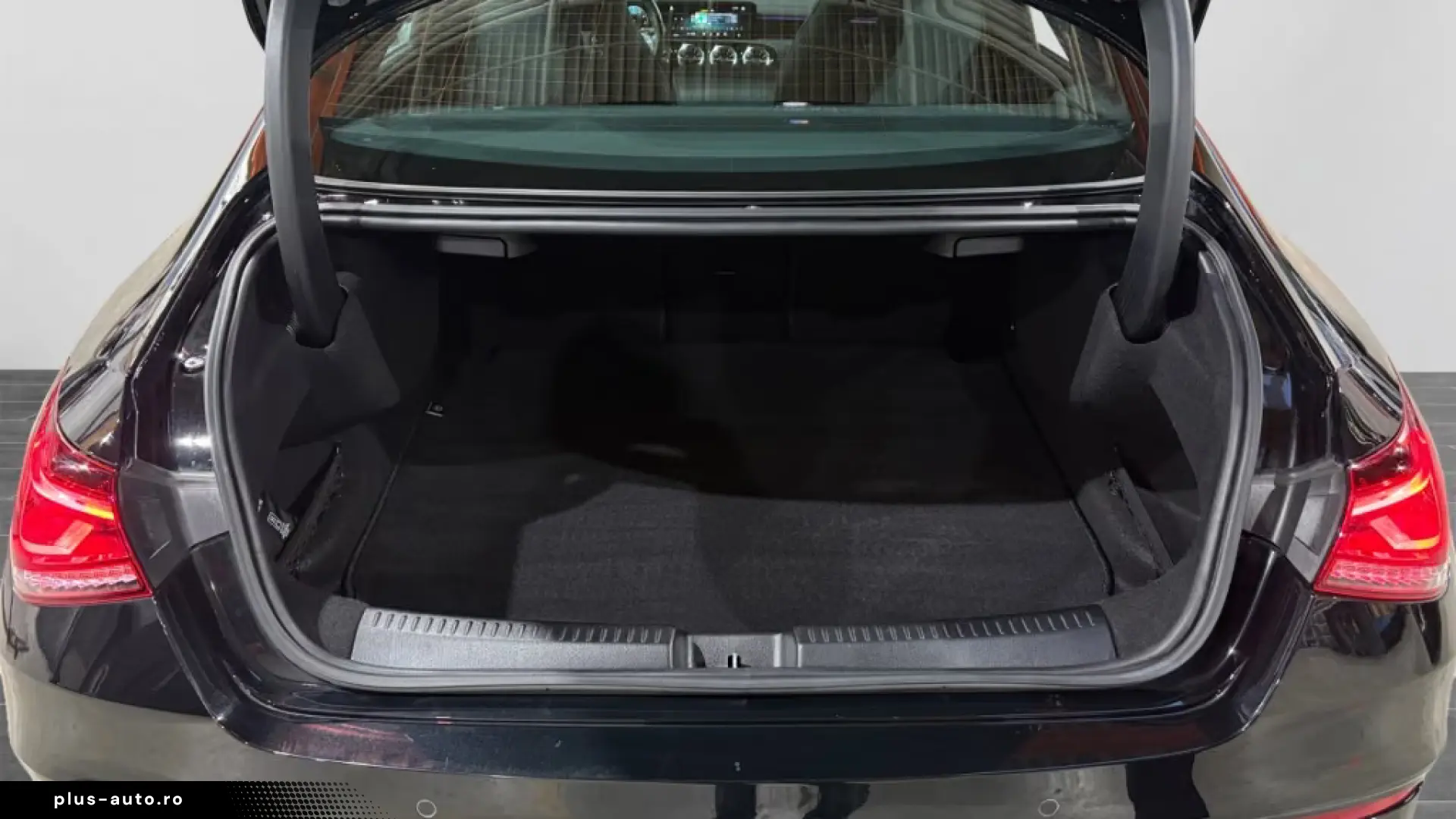 Mercedes-Benz CLA 250 AMG MBEAM PANO 360 DISTR
