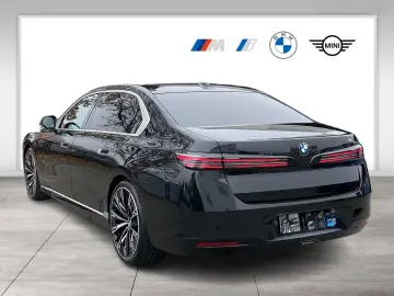 BMW 740 xDrive Executive Lounge   Bowers & Wilkins   Pano