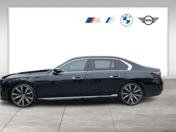 BMW 740 xDrive Executive Lounge   Bowers & Wilkins   Pano