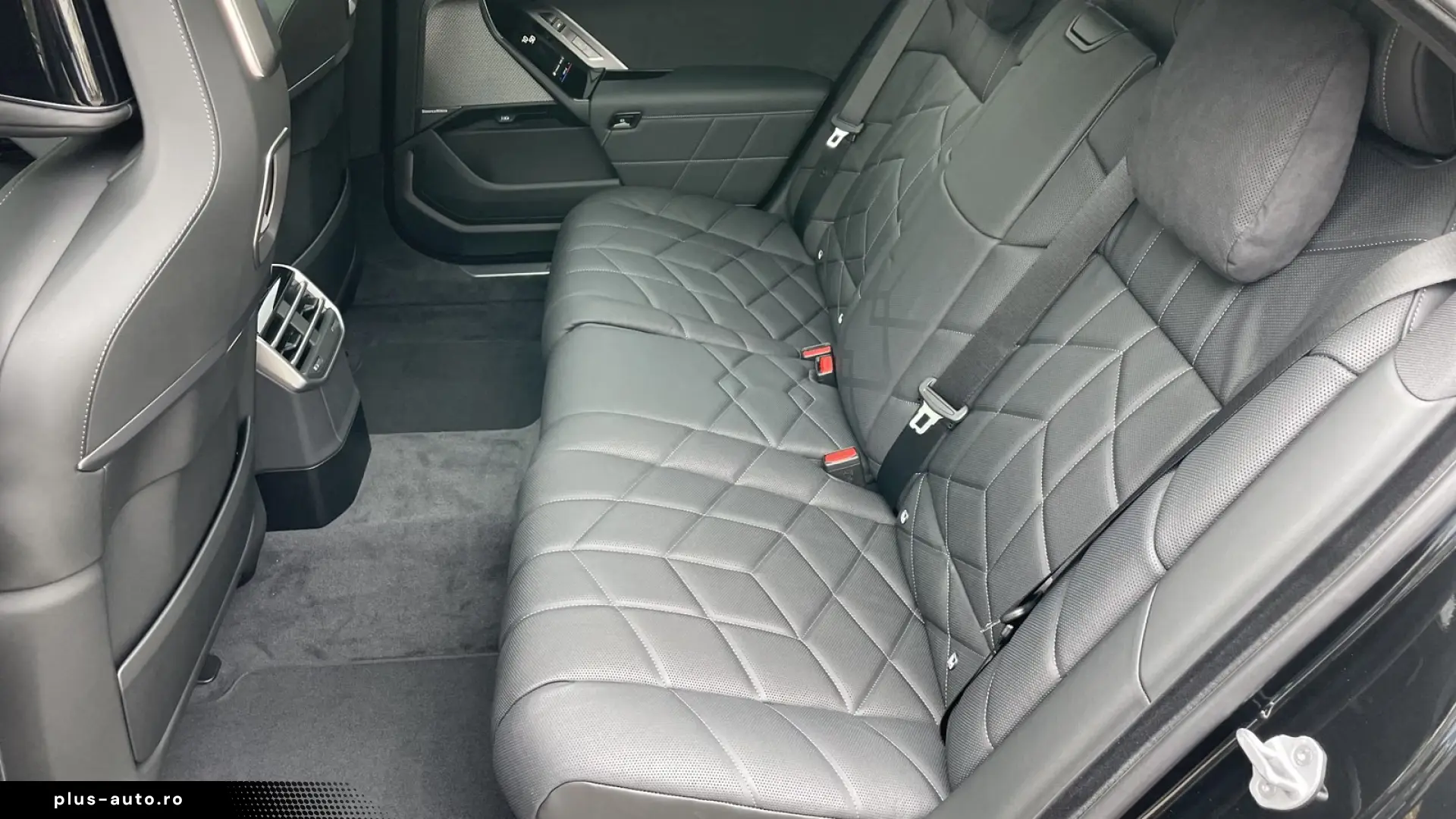 BMW 740 xDrive Executive Lounge   Bowers & Wilkins   Pano