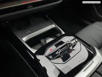 BMW 740 xDrive Executive Lounge   Bowers & Wilkins   Pano