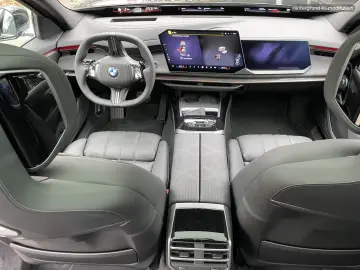 BMW 740 xDrive Executive Lounge   Bowers & Wilkins   Pano