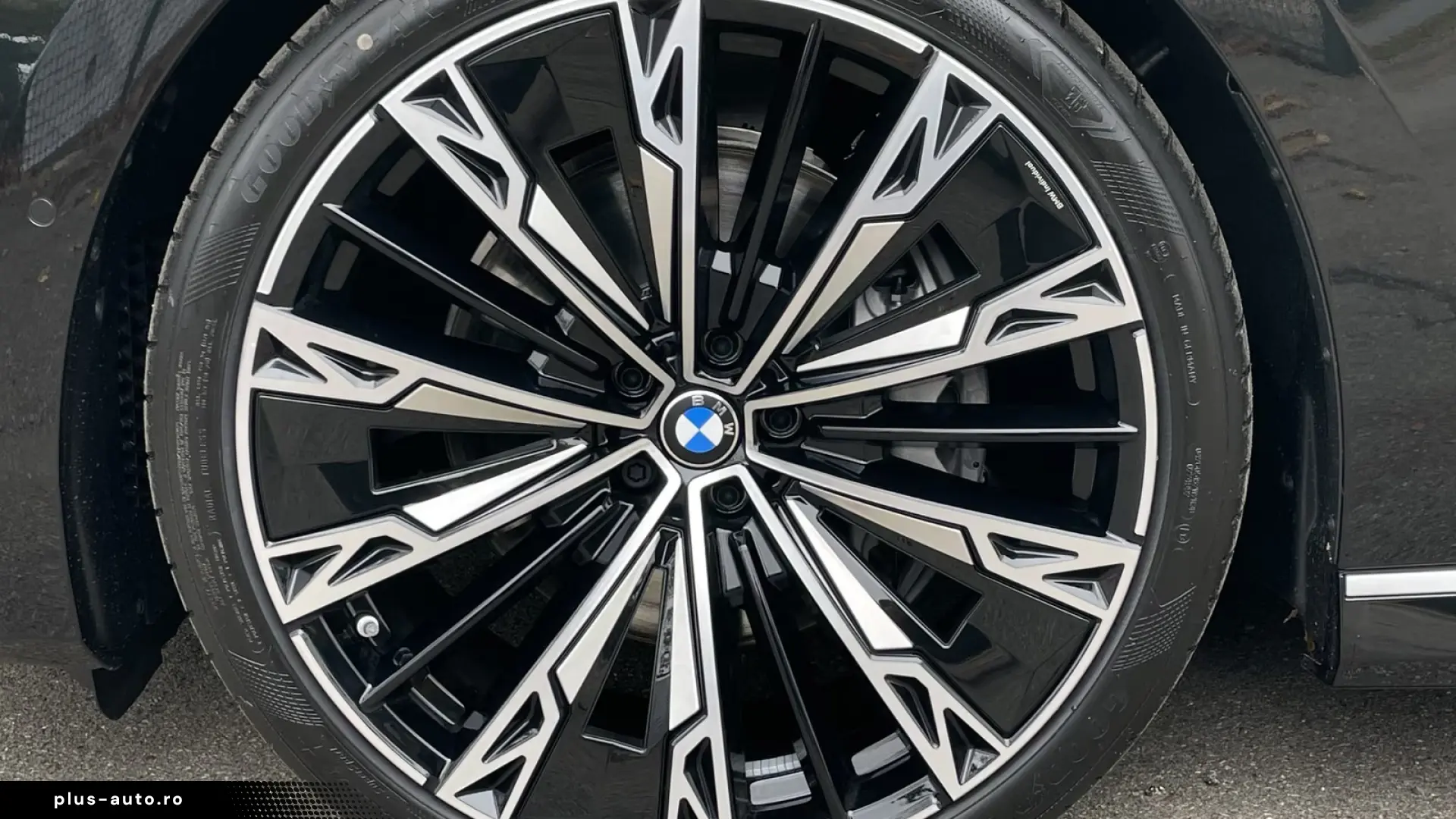 BMW 740 xDrive Executive Lounge   Bowers & Wilkins   Pano