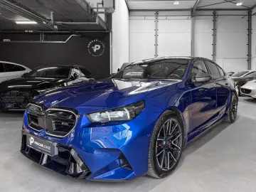 BMW M5 G90   727 CP M CARBON • BOWERS & WILKINS