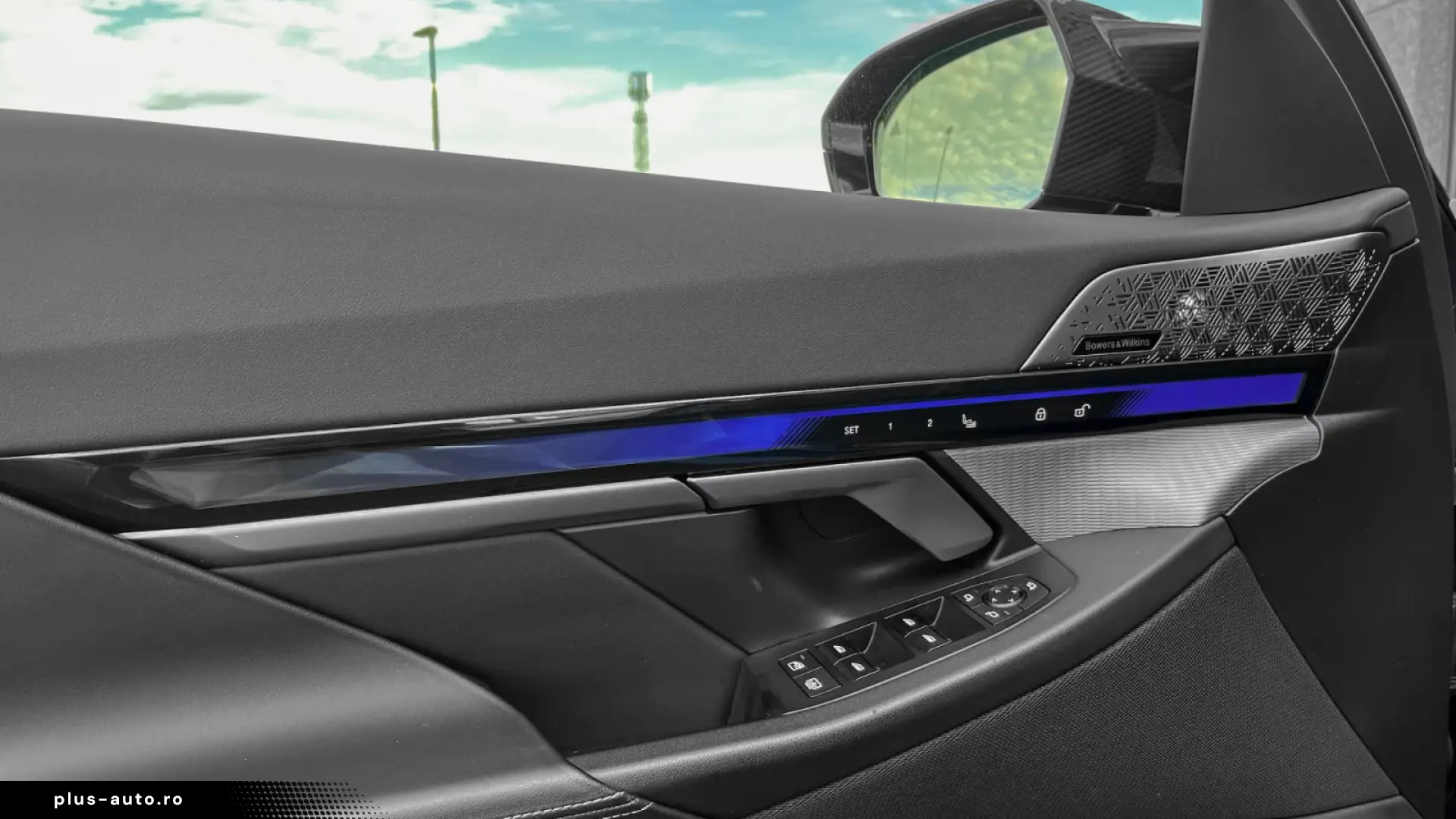 BMW M5 G90   727 CP M CARBON • BOWERS & WILKINS