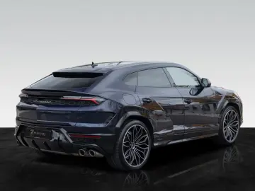 Lamborghini Urus SE   Akrapovic   B&O   Rear Entertainment