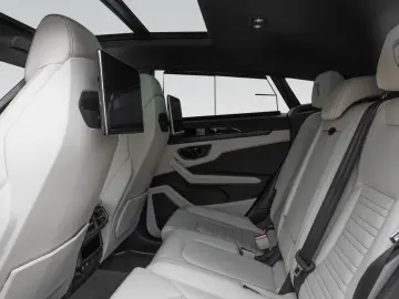 Lamborghini Urus SE   Akrapovic   B&O   Rear Entertainment