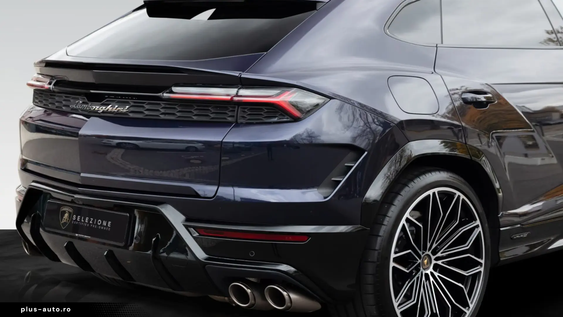 Lamborghini Urus SE   Akrapovic   B&O   Rear Entertainment