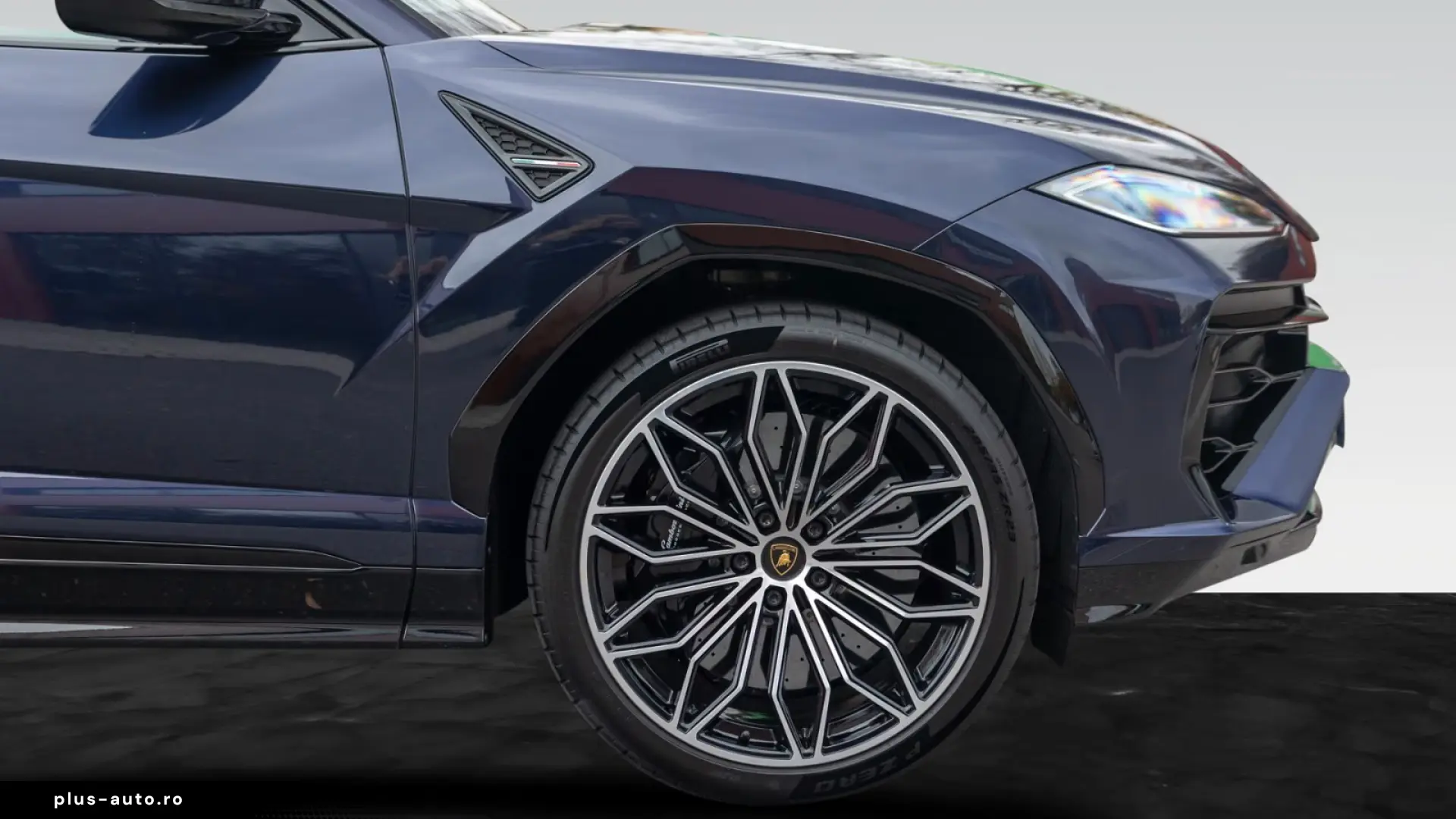 Lamborghini Urus SE   Akrapovic   B&O   Rear Entertainment