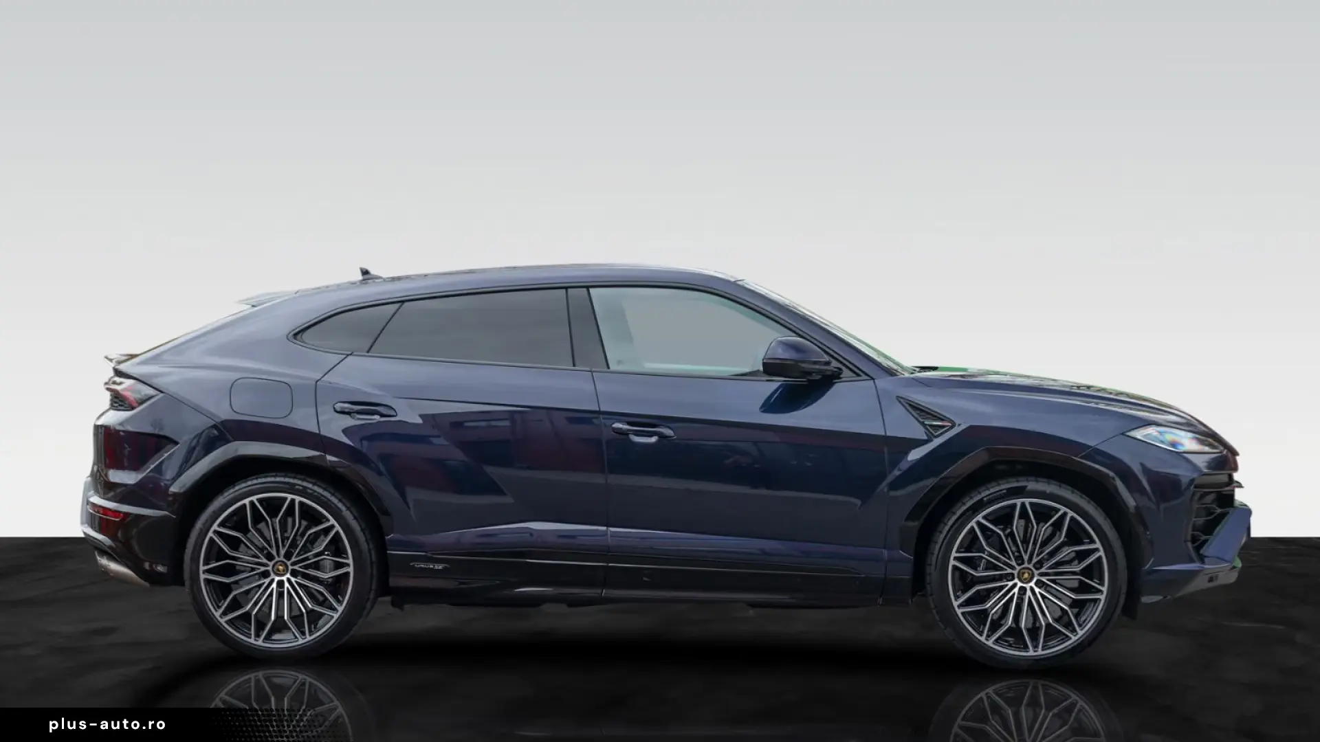 Lamborghini Urus SE   Akrapovic   B&O   Rear Entertainment