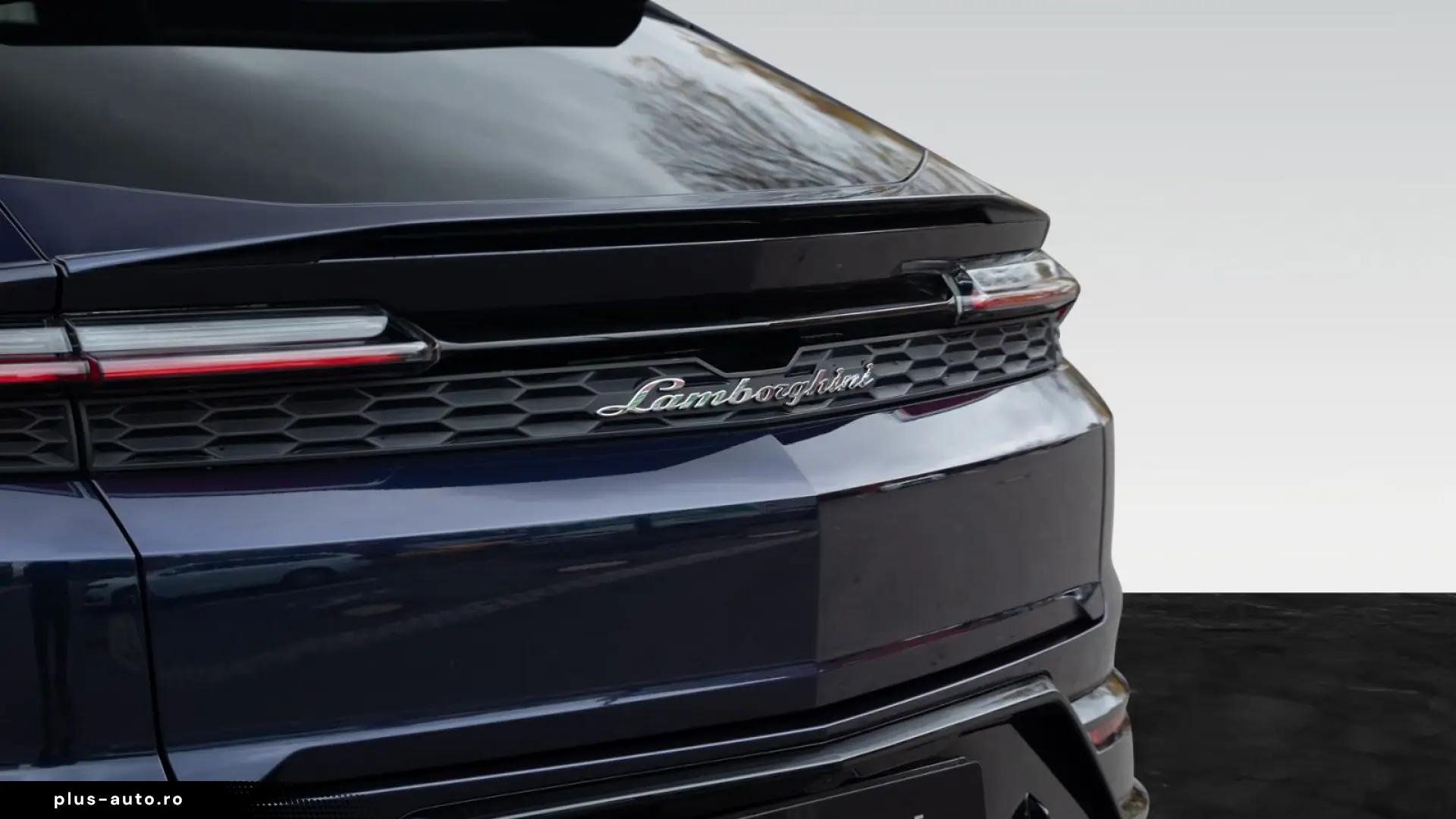 Lamborghini Urus SE   Akrapovic   B&O   Rear Entertainment