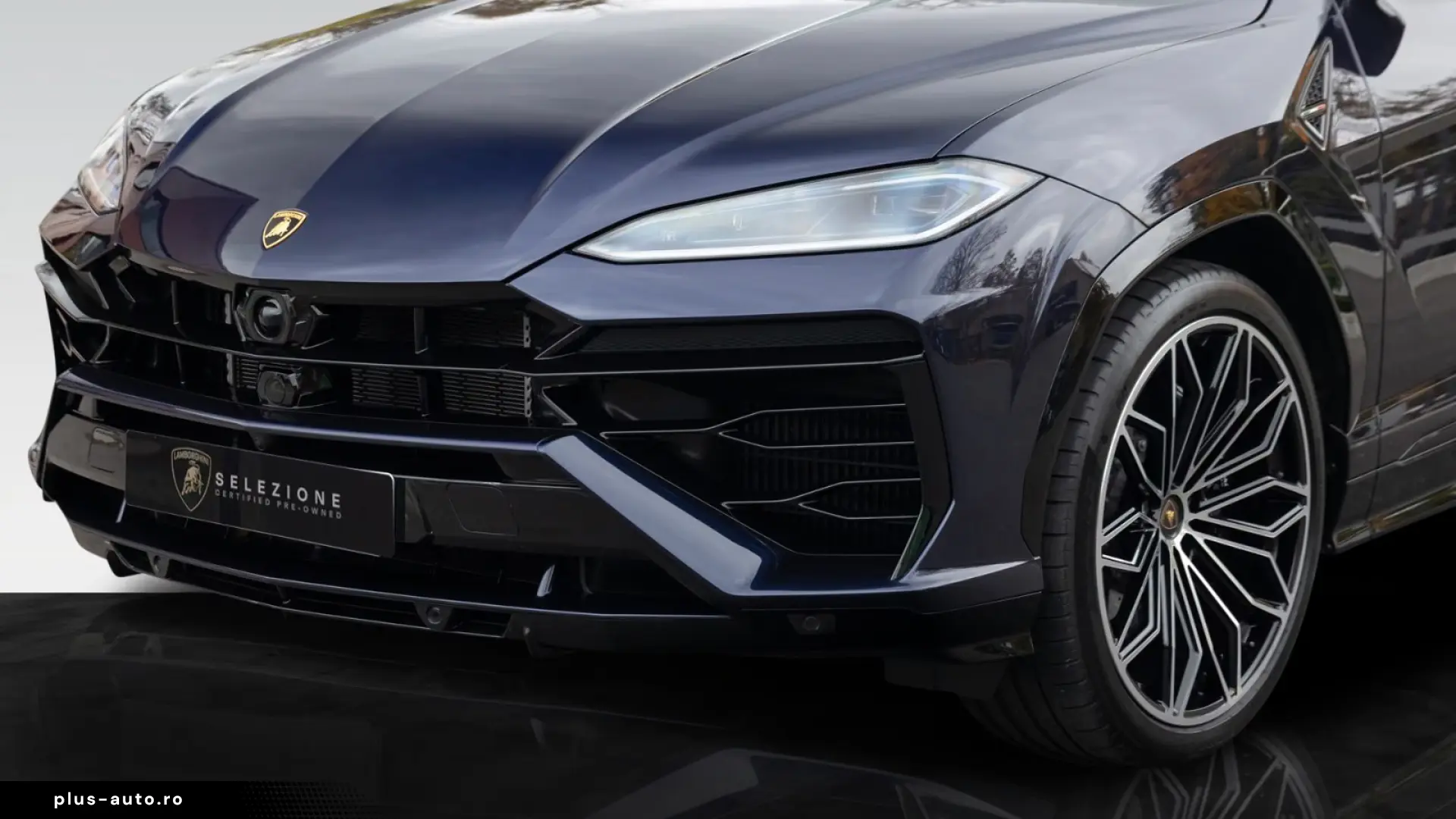 Lamborghini Urus SE   Akrapovic   B&O   Rear Entertainment