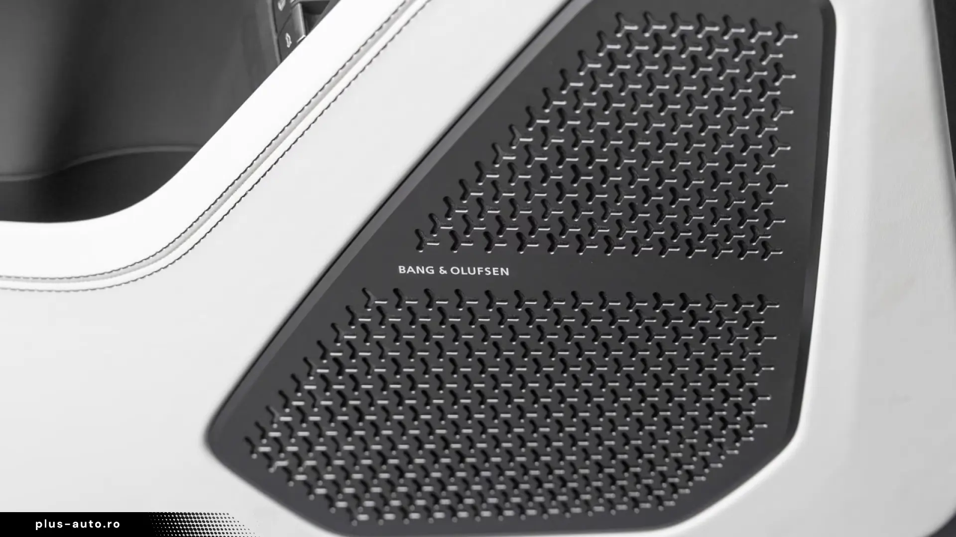 Lamborghini Urus SE   Akrapovic   B&O   Rear Entertainment
