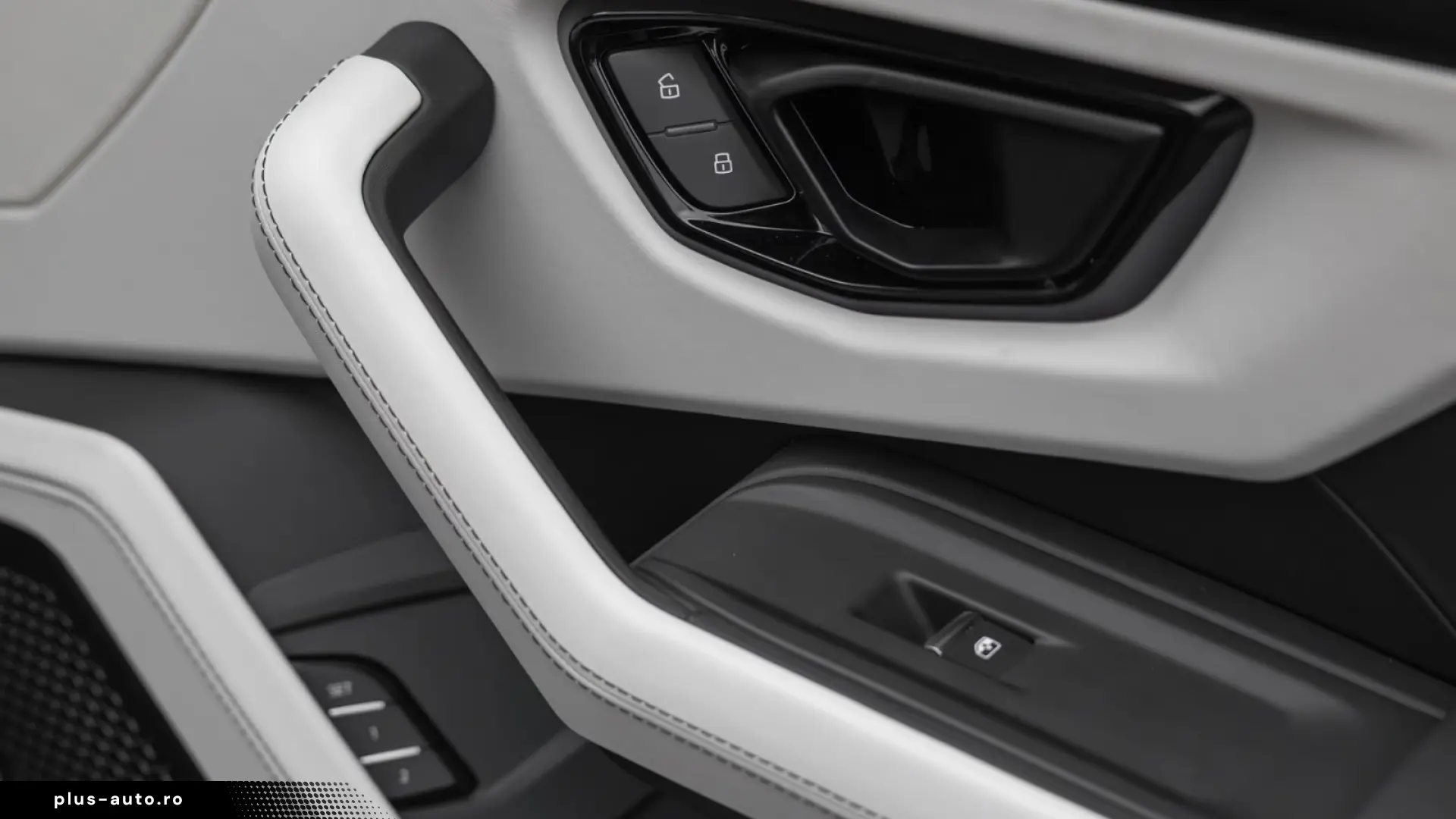 Lamborghini Urus SE   Akrapovic   B&O   Rear Entertainment